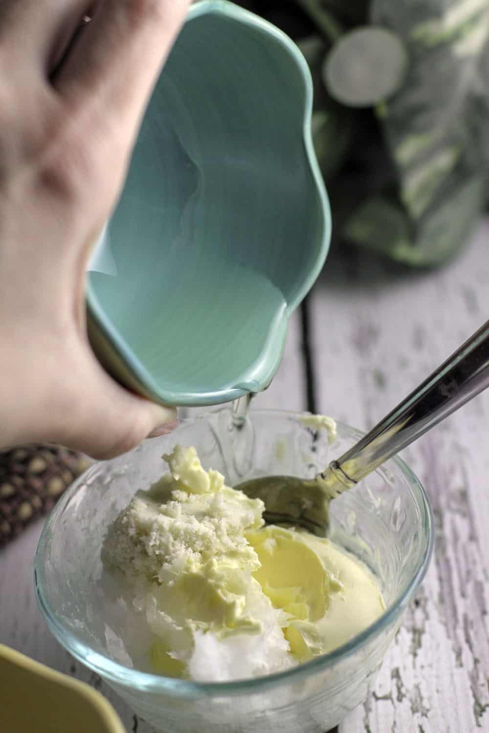 DIY frankincense face cream is the perfect anti-aging skin care you can trust. #antiaging&nbsp;#antiagingcream&nbsp;#AntiWrinkle&nbsp;#diyskincare&nbsp;#moisturizing&nbsp;&nbsp;#skincare