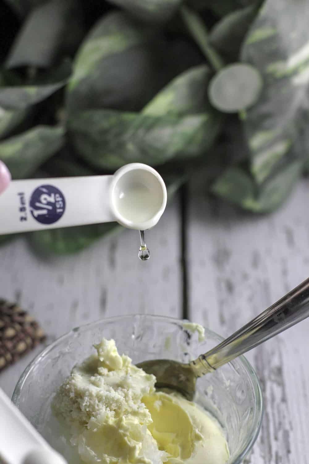 DIY frankincense face cream is the perfect anti-aging skin care you can trust. #antiaging&nbsp;#antiagingcream&nbsp;#AntiWrinkle&nbsp;#diyskincare&nbsp;#moisturizing&nbsp;&nbsp;#skincare