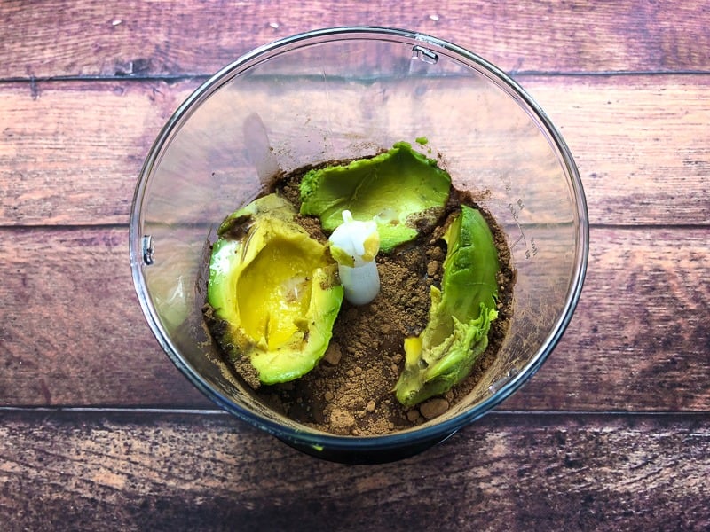 Delicious Superfood Chocolate Mousse - Looking for a healthier option to get that chocolate mousse flavor without all the sugar and calories? You're going to fall in love with this Vegan Superfood Chocolate Mousse.&nbsp; #vegan #superfood #avocado #veganrecipes #dairyfree