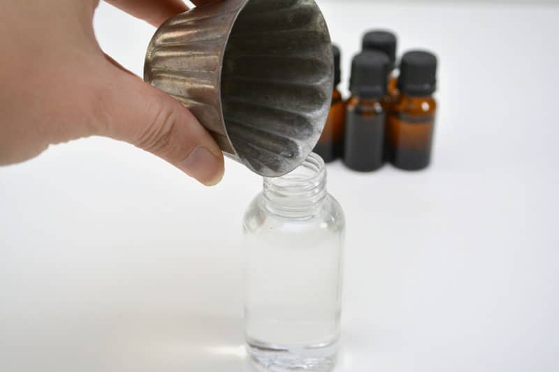 Easy DIY Poopouri Spray with Essential Oils - Skip those chemical sprays to hide that bathroom smell, and give this DIY Poo-Pourri Spray recipe a try instead!&nbsp; #essentialoils #DIY #PooPouri