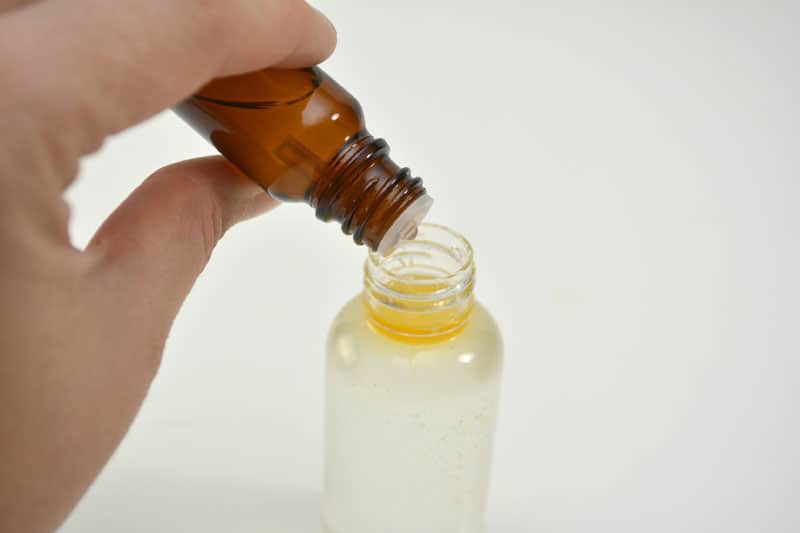 Easy DIY Poopouri Spray with Essential Oils - Skip those chemical sprays to hide that bathroom smell, and give this DIY Poo-Pourri Spray recipe a try instead!&nbsp; #essentialoils #DIY #PooPouri