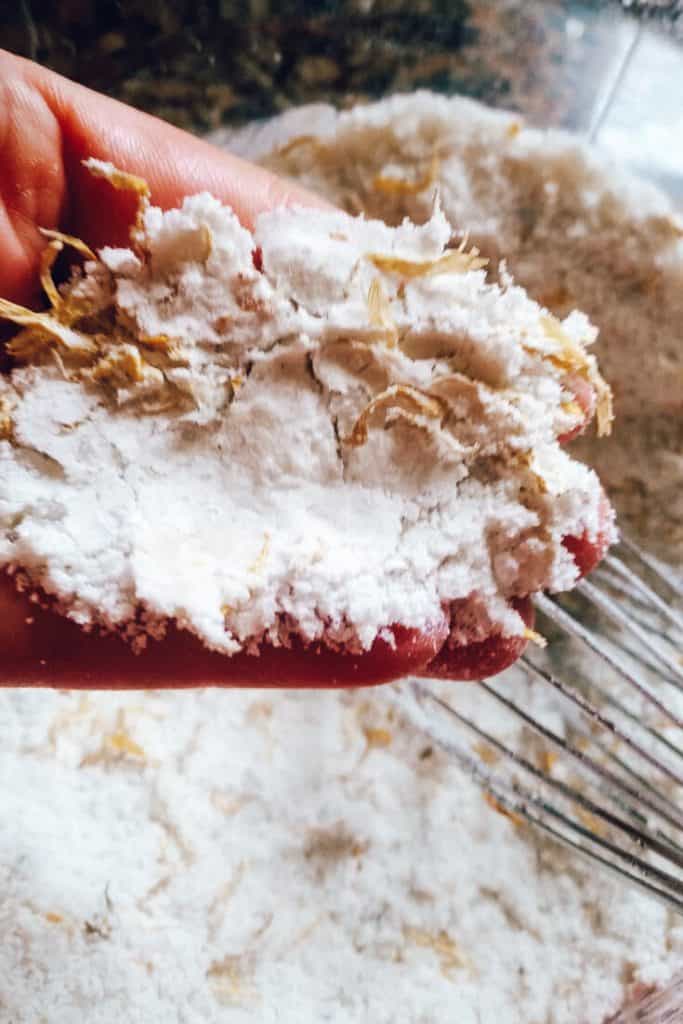 Making your own bath bombs can be intimidating. Maybe you've tried to make homemade bath bombs and they just haven't turned out? That's why today you will learn How to Make Bath Bombs the Easy Way. No more stress or flops! #bathbombs #diybathbomb #skincare #diy #homemade #bathtime