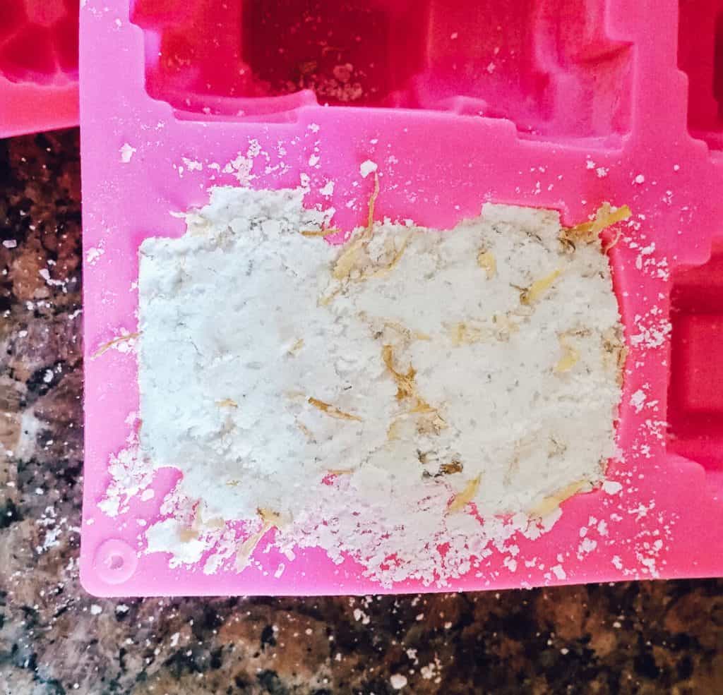 Making your own bath bombs can be intimidating. Maybe you've tried to make homemade bath bombs and they just haven't turned out? That's why today you will learn How to Make Bath Bombs the Easy Way. No more stress or flops! #bathbombs #diybathbomb #skincare #diy #homemade #bathtime