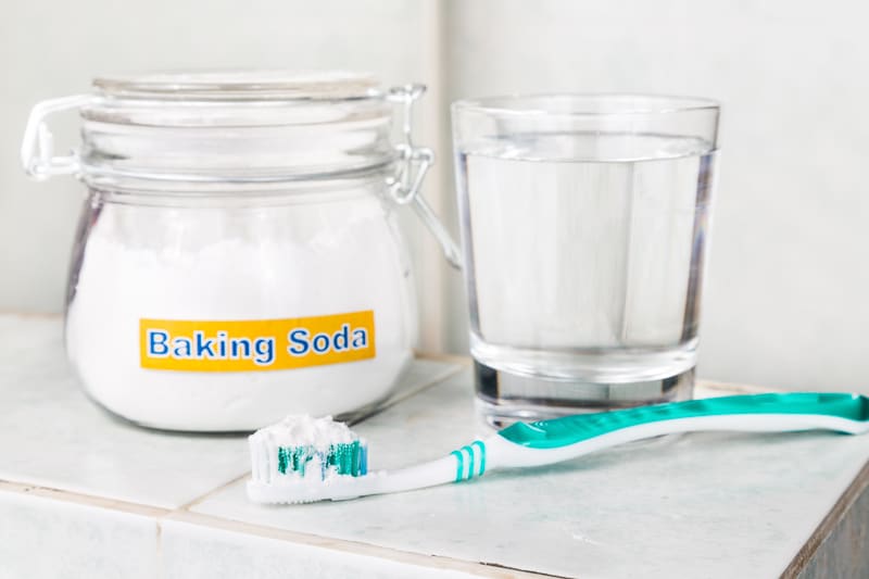Baking soda is brilliant at removing the buildup of plaque which can give teeth a yellow tinge. Plus, the alkaline nature of baking soda gives it an extra discoloration-fading boost!&nbsp;